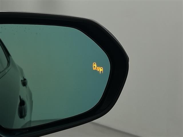 カローラスポーツ Ｇ　Ｚ　禁煙車　純正９インチナビ　ＴＲＤフルエアロ　ＥＴＣ２．０　ヘッドアップディスプレイ　ブラインドスポットモニター　デジタルインナーミラー　純正８ｃｈスピーカー　ドライブレコーダー　フルセグＴＶ　ＨＤＭＩ（8枚目）