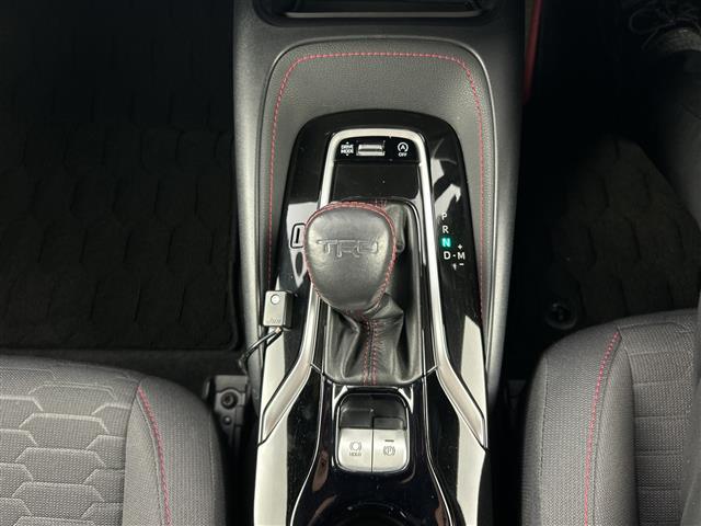 カローラスポーツ Ｇ　Ｚ　禁煙車　純正９インチナビ　ＴＲＤフルエアロ　ＥＴＣ２．０　ヘッドアップディスプレイ　ブラインドスポットモニター　デジタルインナーミラー　純正８ｃｈスピーカー　ドライブレコーダー　フルセグＴＶ　ＨＤＭＩ（16枚目）