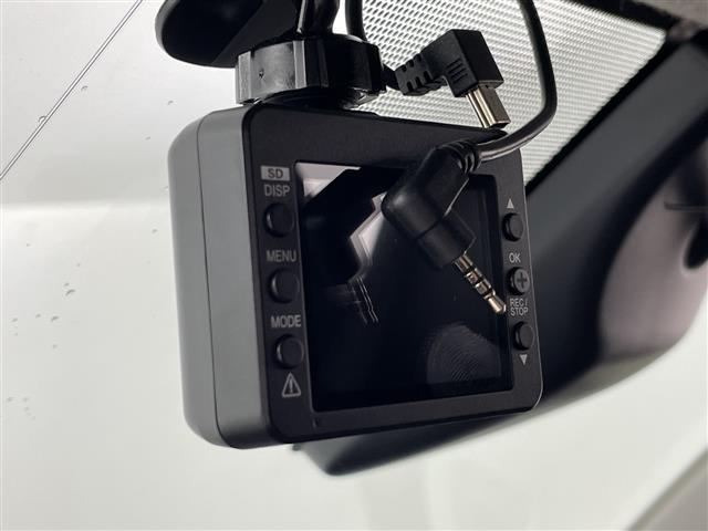 ヴィッツ GRスポーツ 5速MT 純正7インチナビ バックカメラ ETC 衝突軽減ブレーキ レーンキープアシスト オートマチックハイビーム ドライブレコーダー 純正アルミホイール オートエアコン Bluetooth LED(3枚目)