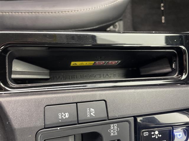 プリウス Ｚ　現行モデル　禁煙車　ワンオーナー　衝突被害軽減ブレーキ　純正１２．３インチメモリナビ　全方位カメラ　フルセグＴＶ　ＥＴＣ２．０　ドライブレコーダー　シートクーラー　シートヒーター　ステアリングヒーター（7枚目）