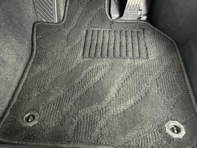 プリウス Ｚ　現行モデル　純正１２．３インチナビ　禁煙車　ＥＴＣ２．０　全方位カメラ　衝突軽減ブレーキ　シートヒーター　シートベンチレーション　ＨＤＭＩ　ブラインドスポットモニター　ＡＣ１００Ｖ電源　ワイヤレス充電（39枚目）