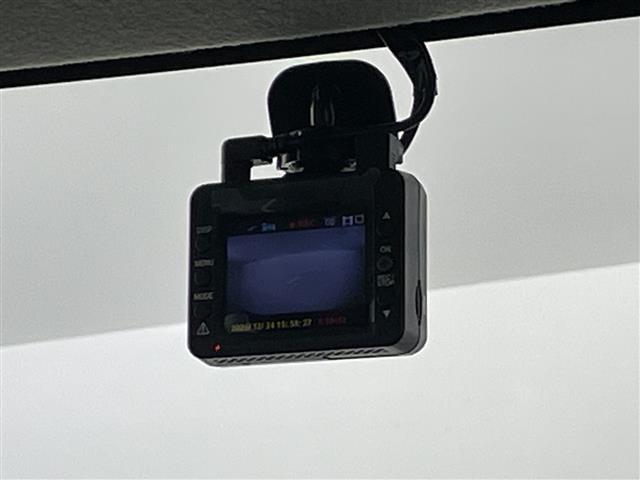 スペーシアギア ハイブリッドＸＺ　禁煙車　純正７インチナビ　全方位カメラ　ＥＴＣ　ドライブレコーダー　ヘッドアップディスプレイ　衝突軽減ブレーキ　シートヒーター　両側パワースライドドア　コーナーセンサー　Ｂｌｕｅｔｏｏｔｈ　フルセグ（5枚目）