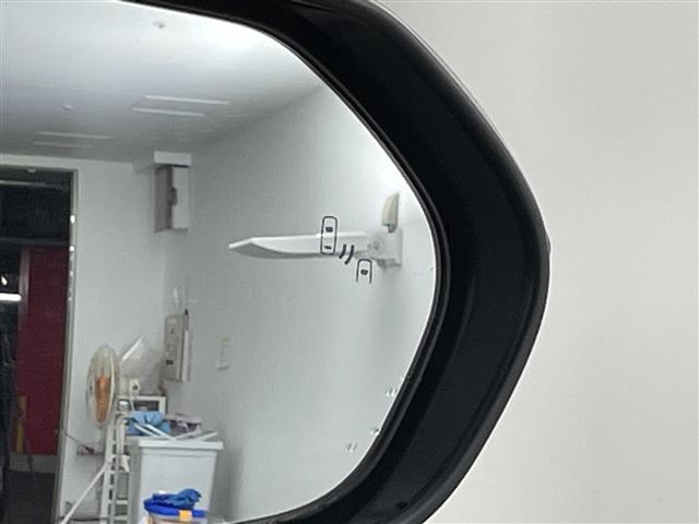 シエンタ ハイブリッドＺ　現行モデル　純正１０．５インチナビ　ＡＣ１００Ｖ電源　全方位カメラ　ＥＴＣ２．０　禁煙車　衝突軽減ブレーキ　シートヒーター　ステアリングヒーター　ドライブレコーダー　Ｂｌｕｅｔｏｏｔｈ　フルセグＴＶ（9枚目）