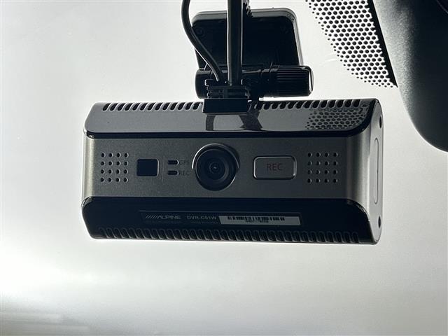 レジアスエースバン スーパーＧＬ　ダークプライムＩＩ　アルパイン１１インチナビ　ｂｌｕｅｔｏｏｔｈ　　ＤＶＤ　フルセグＴＶ　社外ＥＴＣ　社外ドライブレコーダー　衝突軽減ブレーキ　ベットキット　ヒッチメンバー　フォグライト　社外１６インチアルミ（2枚目）