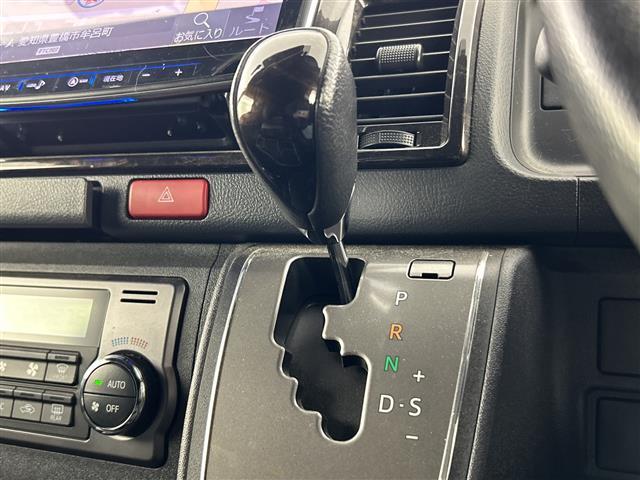 レジアスエースバン スーパーＧＬ　ダークプライムＩＩ　アルパイン１１インチナビ　ｂｌｕｅｔｏｏｔｈ　　ＤＶＤ　フルセグＴＶ　社外ＥＴＣ　社外ドライブレコーダー　衝突軽減ブレーキ　ベットキット　ヒッチメンバー　フォグライト　社外１６インチアルミ（13枚目）