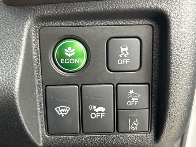 ヴェゼル ハイブリッドRS・ホンダセンシング 禁煙車 純正8インチナビ バックカメラ 衝突軽減ブレーキ HDMI シートヒーター レーダークルーズコントロール レーンキープアシスト パワーシート Bluetooth フルセグTV スマートキー(9枚目)