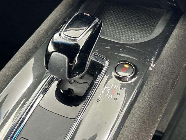 ヴェゼル ハイブリッドRS・ホンダセンシング 禁煙車 純正8インチナビ バックカメラ 衝突軽減ブレーキ HDMI シートヒーター レーダークルーズコントロール レーンキープアシスト パワーシート Bluetooth フルセグTV スマートキー(12枚目)