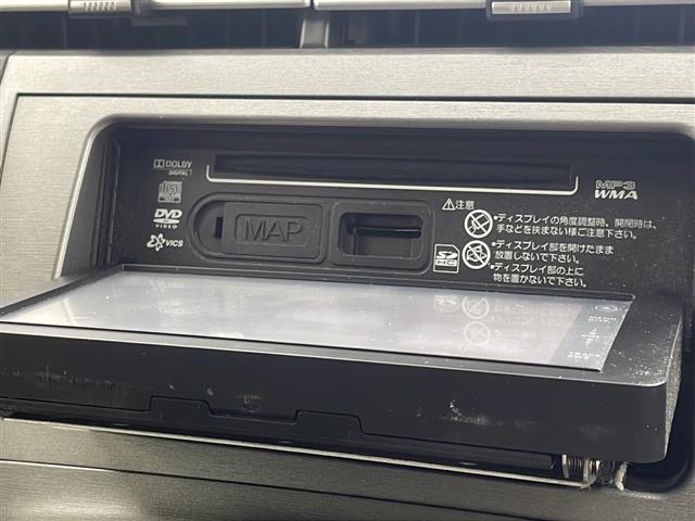 プリウス Ｓツーリングセレクション　純正７インチＳＤナビゲーション　ＡＭ　ＦＭワンセグテレビ　ＣＤ　ＤＶＤ　ＳＤ　バックカメラ　ステアリングリモコン　ヘッドライトウォッシャー　電動格納ミラー　夏タイヤ付ＡＷ車載　ビルトインＥＴＣ（4枚目）