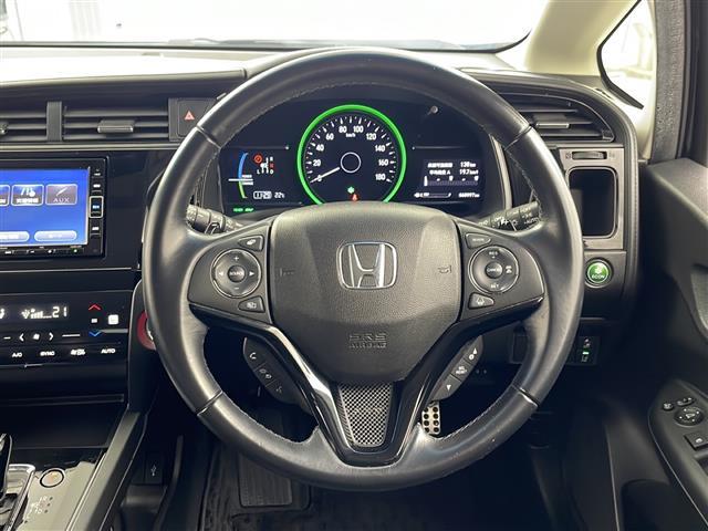 シャトル ハイブリッドＺ　ホンダセンシング　純正７インチＳＤナビ　フルセグ／ＢＴ／ＤＶＤ／ＵＳＢ／ＳＤ　バックカメラ　ビルトインＥＴＣ　純正ドライブレコーダー　ホンダセンシング　アダプティブクルーズコントロール　レーンキープアシスト（18枚目）