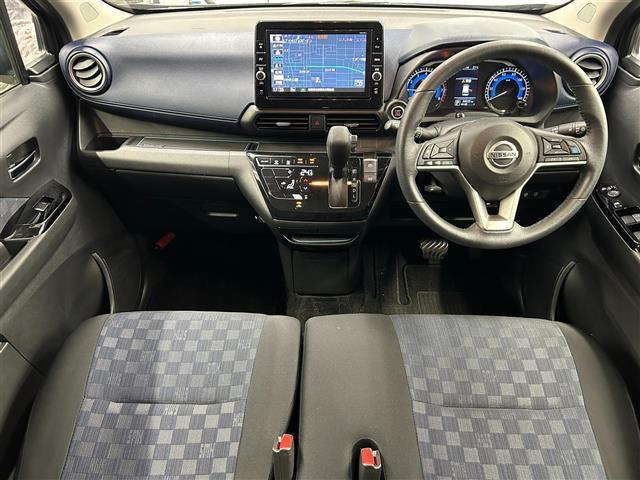 デイズ ハイウェイスター　Ｇターボプロパイロットエディション　純正９インチナビ　ＡＭ　ＦＭ　ＤＶＤ　ＳＤ　ＢＴ　ＡＵＸ　フルセグ　プロパイロット　アラウンドビューモニター　電動パーキングブレーキ　オートホールド　ＬＥＤオートライト　ステアリングスイッチ（9枚目）