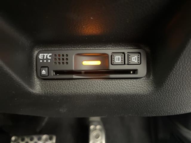 シャトル ハイブリッドＸ　ホンダセンシング　ホンダセンシング　社外８インチナビ　ＣＤ　ＤＶＤ　Ｂｌｕｅｔｏｏｔｈ　ＳＤ　バックカメラ　レーダークルーズコントロール　前方ドライブレコーダー　前席シートヒーター　ハーフレザーシート　パドルシフト（10枚目）