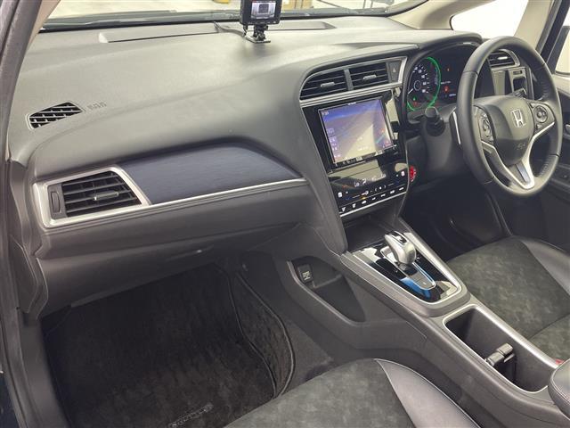 シャトル ハイブリッドＸ　ホンダセンシング　ホンダセンシング　社外８インチナビ　ＣＤ　ＤＶＤ　Ｂｌｕｅｔｏｏｔｈ　ＳＤ　バックカメラ　レーダークルーズコントロール　前方ドライブレコーダー　前席シートヒーター　ハーフレザーシート　パドルシフト（20枚目）