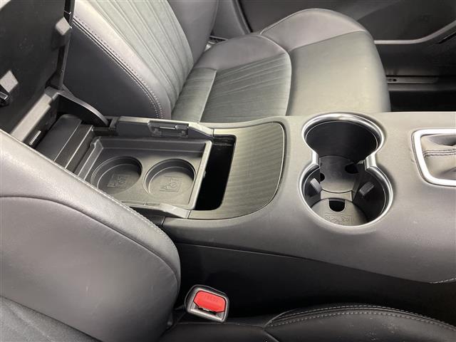 ハリアーハイブリッド Ｇ　純正８インチディスプレイオーディオ　ＡＭ　ＦＭ　Ｂｌｕｅｔｏｏｔｈ　バックカメラ　レーダークルーズコントロール　パワーバックドア　ハーフレザーシート　オートハイビーム　ステアリングスイッチ　ＥＴＣ（13枚目）