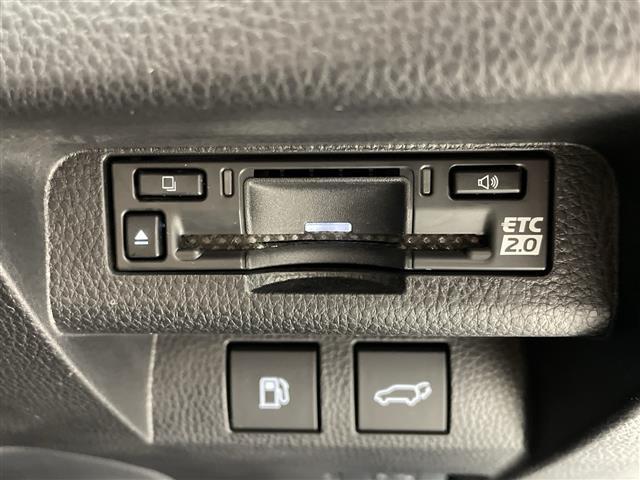 クラウンスポーツ Ｚ　パノラマルーフ　デジタルインナーミラー　ヘッドアップディスプレイ　純正１２．３インチナビ　Ｂｌｕｅｔｏｏｔｈ　ＵＳＢ　ＡｐｐｌｅＣａｒＰｌａｙ　　フルセグ　パノラミックビューモニター　ＥＴＣ２．０（7枚目）
