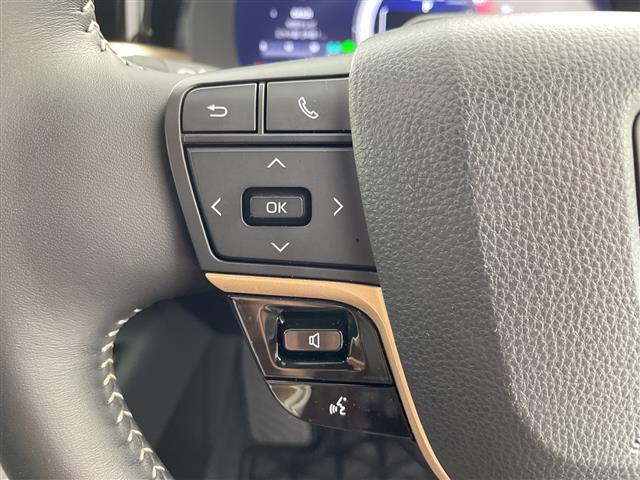 クラウンスポーツ Ｚ　パノラマルーフ　デジタルインナーミラー　ヘッドアップディスプレイ　純正１２．３インチナビ　Ｂｌｕｅｔｏｏｔｈ　ＵＳＢ　ＡｐｐｌｅＣａｒＰｌａｙ　　フルセグ　パノラミックビューモニター　ＥＴＣ２．０（8枚目）