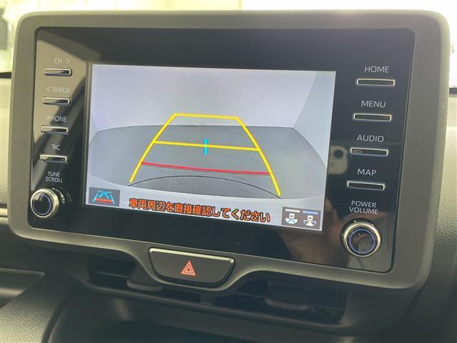 ヤリス ハイブリッドＸ　純正ナビ　ＡＭ　ＦＭ　Ｂｌｕｅｔｏｏｔｈ　バックカメラ　レーダークルーズコントロール　レーンキープアシスト　プリクラッシュセーフティ　ステアリングスイッチ　ビルトインＥＴＣ　オートライト　リモコンキー（2枚目）