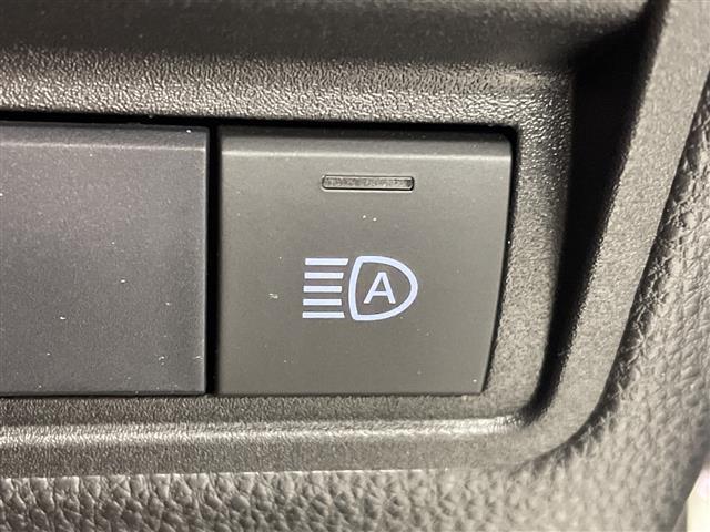 ヤリス ハイブリッドＸ　純正ナビ　ＡＭ　ＦＭ　Ｂｌｕｅｔｏｏｔｈ　バックカメラ　レーダークルーズコントロール　レーンキープアシスト　プリクラッシュセーフティ　ステアリングスイッチ　ビルトインＥＴＣ　オートライト　リモコンキー（7枚目）