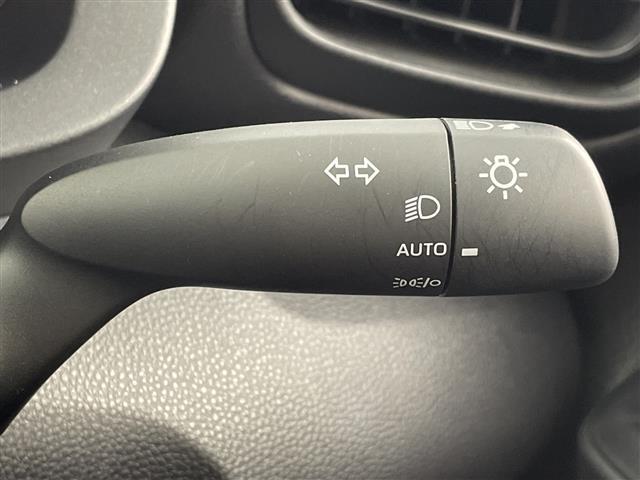 ヤリス ハイブリッドＸ　純正ナビ　ＡＭ　ＦＭ　Ｂｌｕｅｔｏｏｔｈ　バックカメラ　レーダークルーズコントロール　レーンキープアシスト　プリクラッシュセーフティ　ステアリングスイッチ　ビルトインＥＴＣ　オートライト　リモコンキー（14枚目）