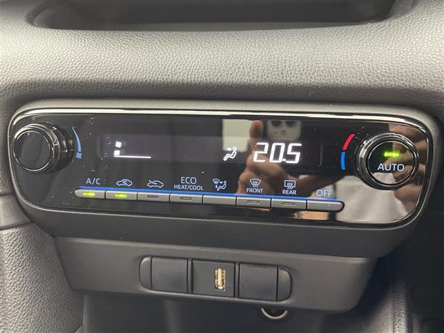 ヤリス ハイブリッドＸ　純正ナビ　ＡＭ　ＦＭ　Ｂｌｕｅｔｏｏｔｈ　バックカメラ　レーダークルーズコントロール　レーンキープアシスト　プリクラッシュセーフティ　ステアリングスイッチ　ビルトインＥＴＣ　オートライト　リモコンキー（18枚目）