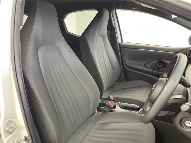 ヤリス ハイブリッドＸ　純正ナビ　ＡＭ　ＦＭ　Ｂｌｕｅｔｏｏｔｈ　バックカメラ　レーダークルーズコントロール　レーンキープアシスト　プリクラッシュセーフティ　ステアリングスイッチ　ビルトインＥＴＣ　オートライト　リモコンキー（20枚目）