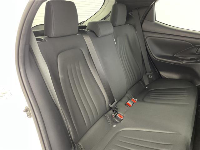 ヤリス ハイブリッドＸ　純正ナビ　ＡＭ　ＦＭ　Ｂｌｕｅｔｏｏｔｈ　バックカメラ　レーダークルーズコントロール　レーンキープアシスト　プリクラッシュセーフティ　ステアリングスイッチ　ビルトインＥＴＣ　オートライト　リモコンキー（22枚目）