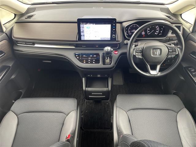 オデッセイ アブソルート　純正１０インチナビ　ホンダセンシング　全方位カメラ　レーダークルーズコントロール　両側パワースライドドア　シーケンシャルウィンカー　ハーフレザーシート　レーンキープアシスト　純正アルミホイール（9枚目）
