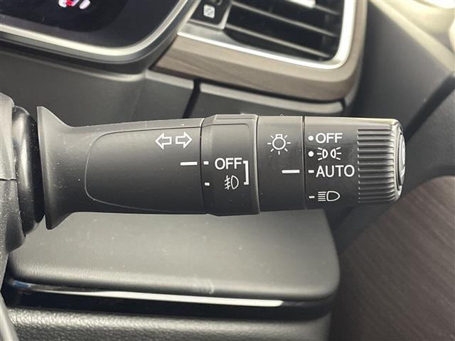 オデッセイ アブソルート　純正１０インチナビ　ホンダセンシング　全方位カメラ　レーダークルーズコントロール　両側パワースライドドア　シーケンシャルウィンカー　ハーフレザーシート　レーンキープアシスト　純正アルミホイール（14枚目）