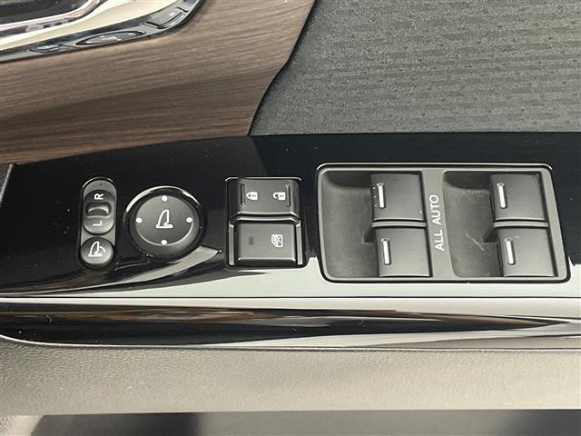 オデッセイ アブソルート　純正１０インチナビ　ホンダセンシング　全方位カメラ　レーダークルーズコントロール　両側パワースライドドア　シーケンシャルウィンカー　ハーフレザーシート　レーンキープアシスト　純正アルミホイール（15枚目）