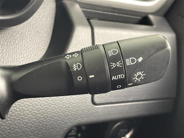 タンク カスタムＧ　Ｓ　純正９型ナビ　フルセグ　ＳＤ　Ｂｌｕｅｔｏｏｔｈ　全周囲カメラ　革巻きステアリング　クルーズコントロール　両側電動スライドドア　シートヒーター　衝突軽減ブレーキ　前方ドライブレコーダー　シートカバー（18枚目）
