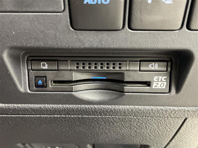 ランドクルーザー ＺＸ　サンルーフ　リアエンターテイメント　モデリスタエアロ　純正８インチＳＤナビ　フルセグ／ＢＴ／ＤＶＤ／ＵＳＢ／ＨＤＭＩ　パノラミックビューモニター　トヨタセーフティセンスＰ　プリクラッシュセーフティ（14枚目）