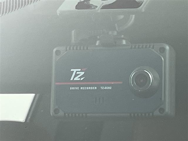 ランドクルーザー ＺＸ　サンルーフ　リアエンターテイメント　モデリスタエアロ　純正８インチＳＤナビ　フルセグ／ＢＴ／ＤＶＤ／ＵＳＢ／ＨＤＭＩ　パノラミックビューモニター　トヨタセーフティセンスＰ　プリクラッシュセーフティ（15枚目）
