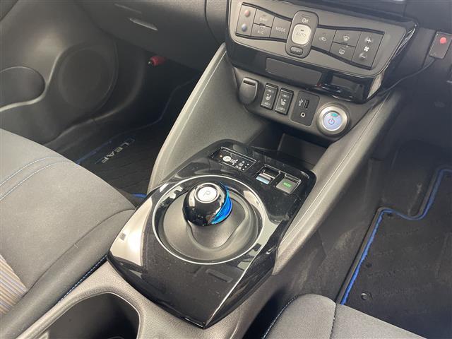 リーフ X 10万台記念車 プロパイロット 純正ナビ AM FM CD BT USB フルセグ AUX バックカメラ 純正ドライブレコーダービルトインETC ブラインドスポットモニター ステアリングヒーター 全席シートヒーター(13枚目)