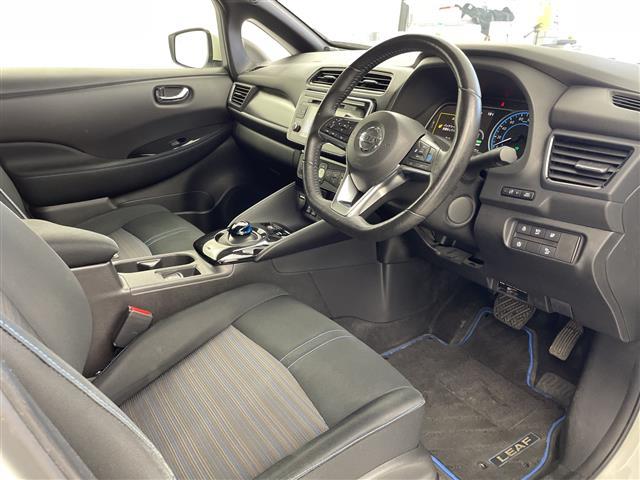 リーフ X 10万台記念車 プロパイロット 純正ナビ AM FM CD BT USB フルセグ AUX バックカメラ 純正ドライブレコーダービルトインETC ブラインドスポットモニター ステアリングヒーター 全席シートヒーター(20枚目)