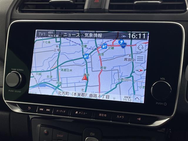 リーフ X 純正ナビ Bluetooth USB HDMI フルセグTV バックカメラ 衝突軽減ブレーキ 車線逸脱警報 道路標識表示 コーナーセンサー シートヒーター ステアリングヒーター ビルトインETC(3枚目)