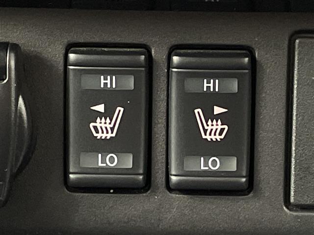 リーフ X 純正ナビ Bluetooth USB HDMI フルセグTV バックカメラ 衝突軽減ブレーキ 車線逸脱警報 道路標識表示 コーナーセンサー シートヒーター ステアリングヒーター ビルトインETC(9枚目)