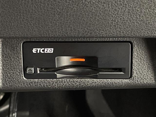 リーフ X 純正ナビ Bluetooth USB HDMI フルセグTV バックカメラ 衝突軽減ブレーキ 車線逸脱警報 道路標識表示 コーナーセンサー シートヒーター ステアリングヒーター ビルトインETC(11枚目)