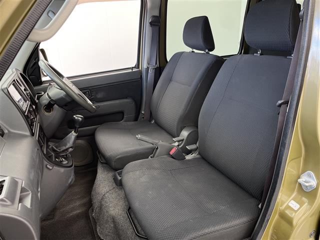 ハイゼットカーゴ クルーズリミテッド 5MT 社外ディスプレイオーディオ AM FM Bluetooth USB AUX 電動格納ミラー ヘッドライトレベライザー パワーウィンドウ 純正ドアバイザー 社外フロアマット(19枚目)