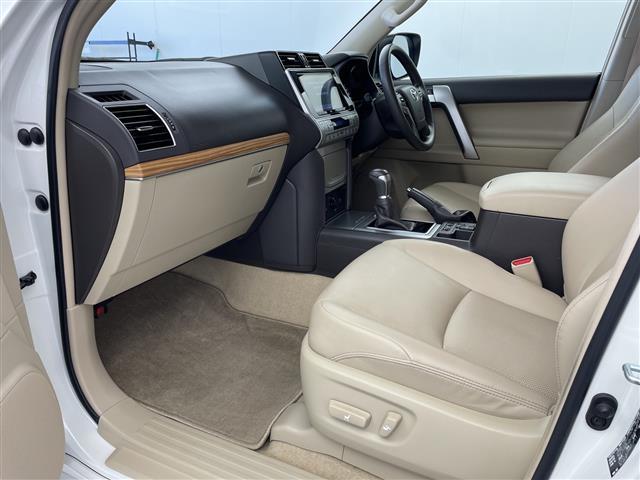 ランドクルーザープラド TX Lパッケージ マットブラックエディション サンルーフ ルーフレール 本革シート ベージュ トヨタセーフティセンス 前席シートヒーター エアシート 防眩インナーミラー 前後ドライブレコーダー ステアリングスイッチ スマートキー ビルトインETC(26枚目)