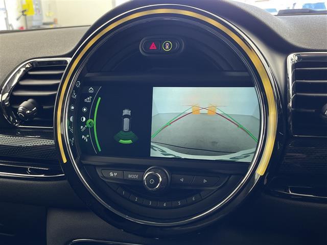 ＭＩＮＩ クーパーＳＤ　クラブマン　純正ナビ　Ｂｌｕｅｔｏｏｔｈ　ＵＳＢ　ＡＭ　ＦＭ　バックカメラ　衝突軽減ブレーキ　コーナーセンサー　オートＬＥＤヘッドライト　ＭＴモード付ＡＴ　電動格納ミラー　純正１７インチＡＷ　ステアリングスイッチ（3枚目）