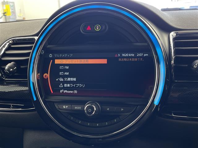 ＭＩＮＩ クーパーＳＤ　クラブマン　純正ナビ　Ｂｌｕｅｔｏｏｔｈ　ＵＳＢ　ＡＭ　ＦＭ　バックカメラ　衝突軽減ブレーキ　コーナーセンサー　オートＬＥＤヘッドライト　ＭＴモード付ＡＴ　電動格納ミラー　純正１７インチＡＷ　ステアリングスイッチ（5枚目）