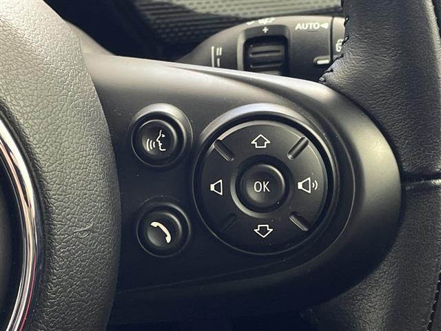 ＭＩＮＩ クーパーＳＤ　クラブマン　純正ナビ　Ｂｌｕｅｔｏｏｔｈ　ＵＳＢ　ＡＭ　ＦＭ　バックカメラ　衝突軽減ブレーキ　コーナーセンサー　オートＬＥＤヘッドライト　ＭＴモード付ＡＴ　電動格納ミラー　純正１７インチＡＷ　ステアリングスイッチ（14枚目）