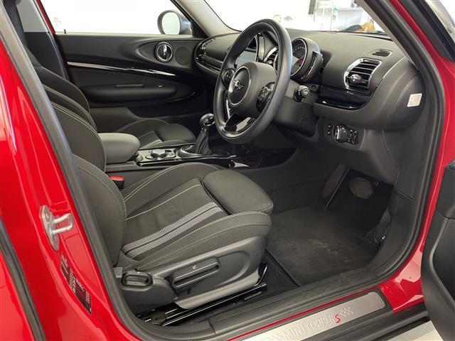 ＭＩＮＩ クーパーＳＤ　クラブマン　純正ナビ　Ｂｌｕｅｔｏｏｔｈ　ＵＳＢ　ＡＭ　ＦＭ　バックカメラ　衝突軽減ブレーキ　コーナーセンサー　オートＬＥＤヘッドライト　ＭＴモード付ＡＴ　電動格納ミラー　純正１７インチＡＷ　ステアリングスイッチ（19枚目）