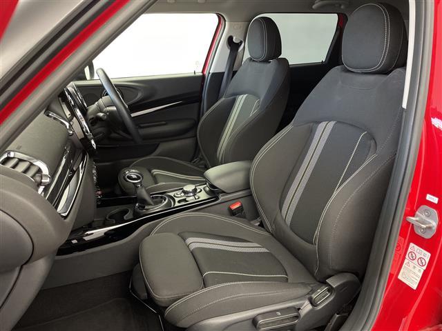 ＭＩＮＩ クーパーＳＤ　クラブマン　純正ナビ　Ｂｌｕｅｔｏｏｔｈ　ＵＳＢ　ＡＭ　ＦＭ　バックカメラ　衝突軽減ブレーキ　コーナーセンサー　オートＬＥＤヘッドライト　ＭＴモード付ＡＴ　電動格納ミラー　純正１７インチＡＷ　ステアリングスイッチ（21枚目）