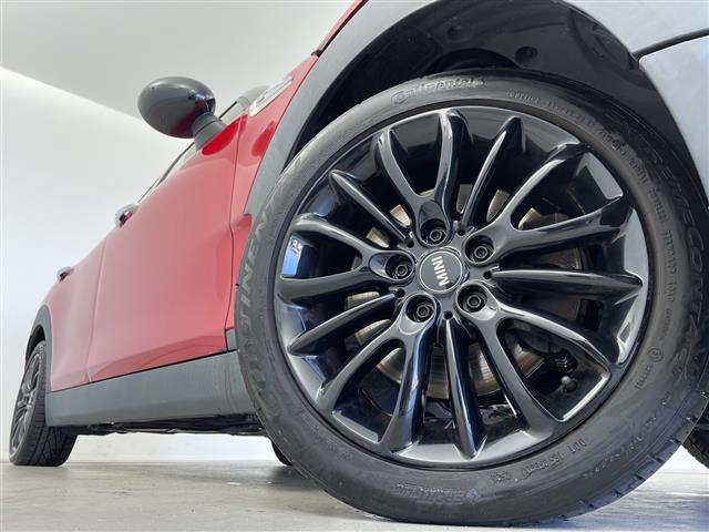 ＭＩＮＩ クーパーＳＤ　クラブマン　純正ナビ　Ｂｌｕｅｔｏｏｔｈ　ＵＳＢ　ＡＭ　ＦＭ　バックカメラ　衝突軽減ブレーキ　コーナーセンサー　オートＬＥＤヘッドライト　ＭＴモード付ＡＴ　電動格納ミラー　純正１７インチＡＷ　ステアリングスイッチ（36枚目）