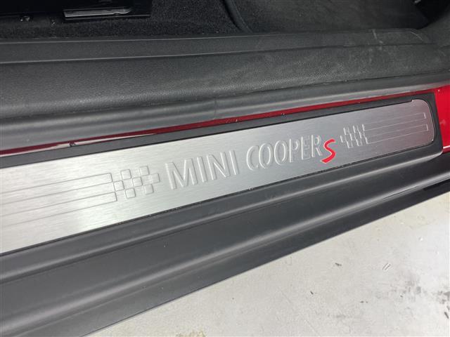 ＭＩＮＩ クーパーＳＤ　クラブマン　純正ナビ　Ｂｌｕｅｔｏｏｔｈ　ＵＳＢ　ＡＭ　ＦＭ　バックカメラ　衝突軽減ブレーキ　コーナーセンサー　オートＬＥＤヘッドライト　ＭＴモード付ＡＴ　電動格納ミラー　純正１７インチＡＷ　ステアリングスイッチ（40枚目）