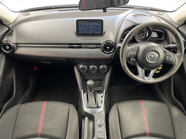 デミオ ＸＤツーリング　純正ナビ　ＡＭ　ＦＭ　ＣＤ　ＤＶＤ　ＢＴ　ＵＳＢ　ＡＵＸ　バックカメラ　クルーズコントロール　ヘッドップディスプレイ　ステアリングスイッチ　パドルシフト　ＡＡＣ　純正フロアマット　純正ＡＷ　ＬＥＤ（2枚目）