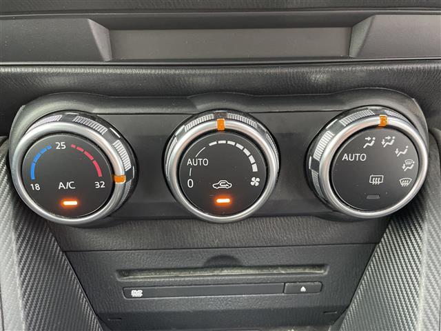 デミオ ＸＤツーリング　純正ナビ　ＡＭ　ＦＭ　ＣＤ　ＤＶＤ　ＢＴ　ＵＳＢ　ＡＵＸ　バックカメラ　クルーズコントロール　ヘッドップディスプレイ　ステアリングスイッチ　パドルシフト　ＡＡＣ　純正フロアマット　純正ＡＷ　ＬＥＤ（7枚目）