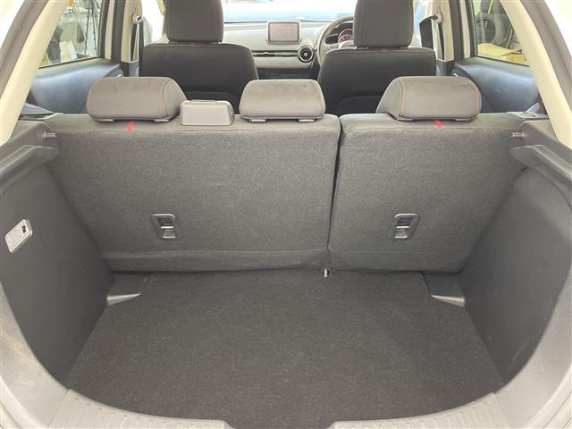 デミオ ＸＤツーリング　純正ナビ　ＡＭ　ＦＭ　ＣＤ　ＤＶＤ　ＢＴ　ＵＳＢ　ＡＵＸ　バックカメラ　クルーズコントロール　ヘッドップディスプレイ　ステアリングスイッチ　パドルシフト　ＡＡＣ　純正フロアマット　純正ＡＷ　ＬＥＤ（29枚目）