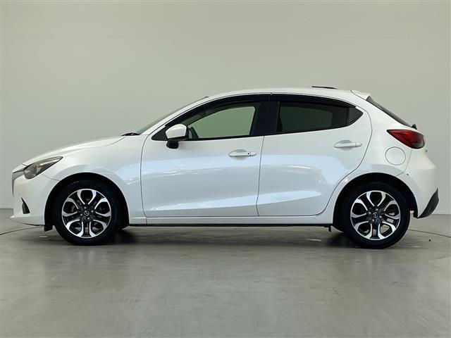 デミオ ＸＤツーリング　純正ナビ　ＡＭ　ＦＭ　ＣＤ　ＤＶＤ　ＢＴ　ＵＳＢ　ＡＵＸ　バックカメラ　クルーズコントロール　ヘッドップディスプレイ　ステアリングスイッチ　パドルシフト　ＡＡＣ　純正フロアマット　純正ＡＷ　ＬＥＤ（33枚目）