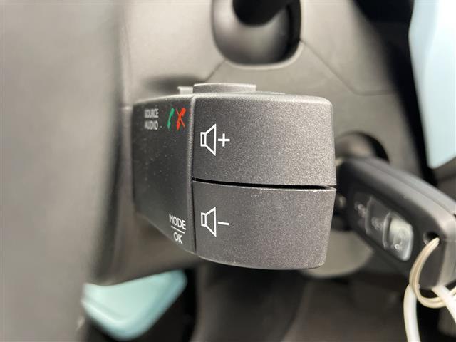 トゥインゴ インテンス　純正カーオーディオ　社外ドラレコ　純正フロアマット　アイドリングストップ　オートライト　フォグランプ　コーナーセンサー　革巻ステアリング　社外ＥＴＣ　トノカバー　ＡＭ　ＦＭ　ＵＳＢ　Ｂｌｕｅｔｏｏｔｈ（10枚目）